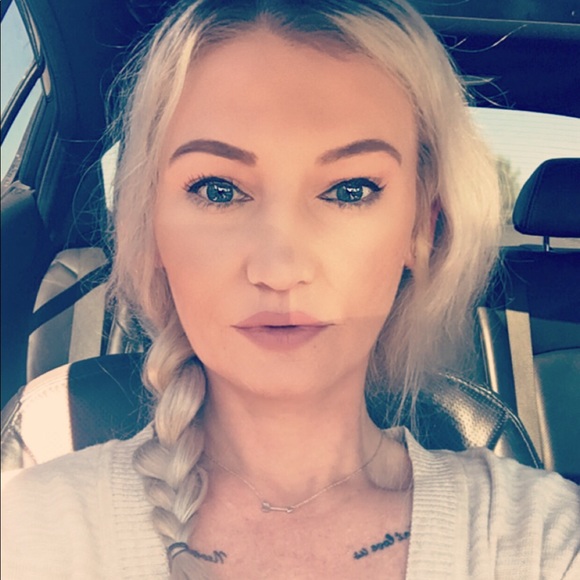 Meet your Posher Julie 💓 - Picture 1 of 6